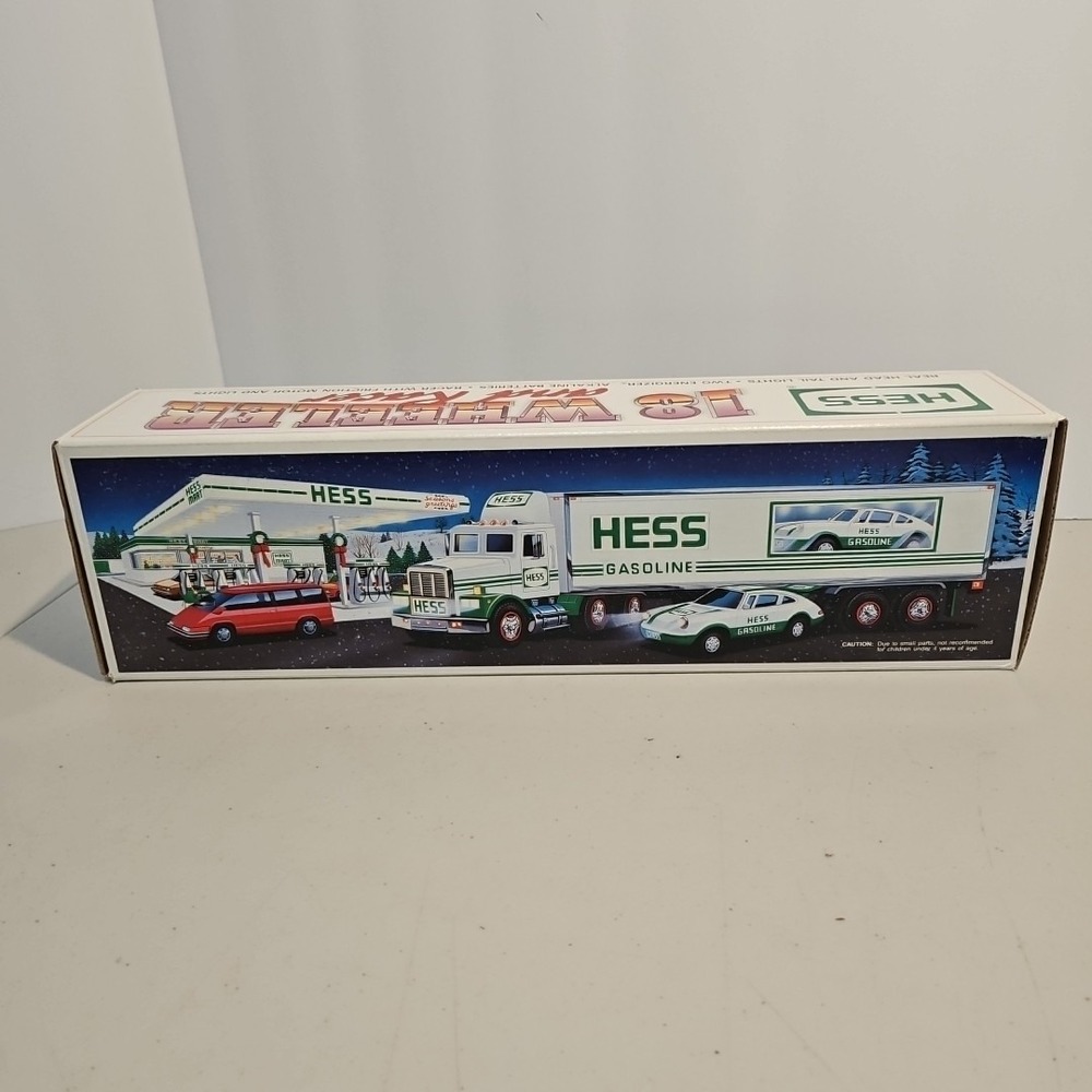 Hess 18 Wheeler and Racer Toy Semi-Truck with Lights 1992 Vtg New old Stock